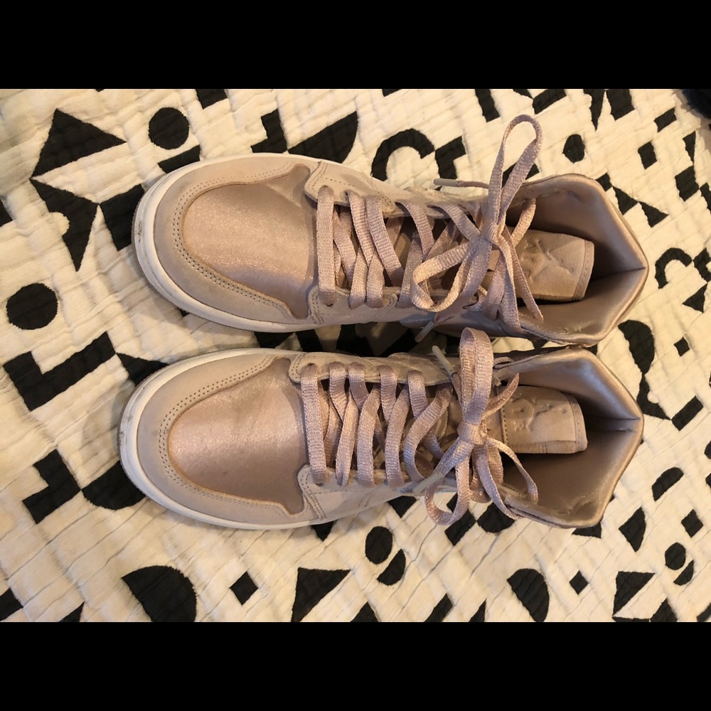 SOLD OUT: Women’s Air Jordan 1 Retro High NEW - Picture 3 of 7